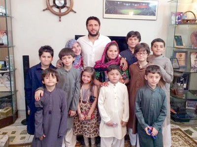 100happydays shahid afridi and the bacha party
