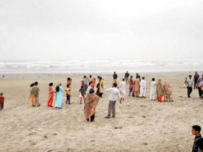what plan families disown officials claims that lifeguards were posted at sea view