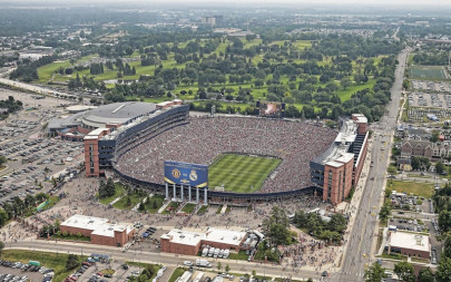 new coach van gaal credits united defenders