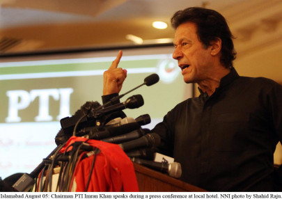 build up to azadi march throwing down the gauntlet imran asks pm to quit