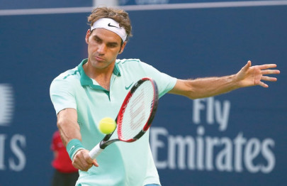 federer wawrinka move ahead in toronto masters