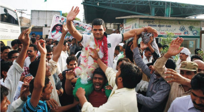 commonwealth glory wrestler gets hero s welcome in hometown