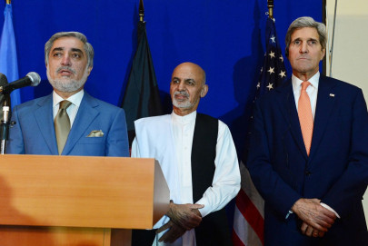kerry factor feuding afghan poll rivals sign deal on unity government