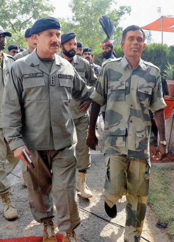crossing border pakistan hands over bsf man to india
