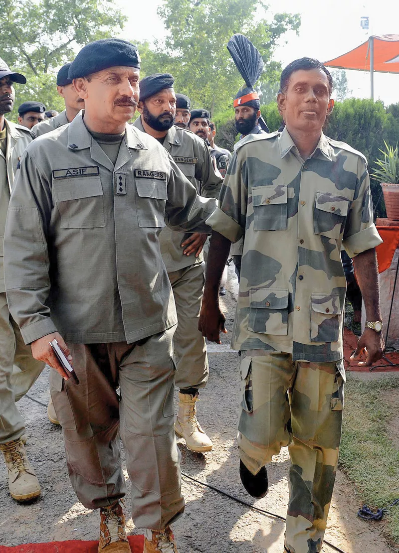 crossing border pakistan hands over bsf man to india