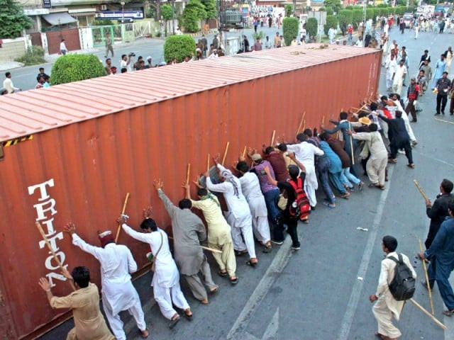 clashes continue one pat worker killed 6 female workers injured in punjab clashes continue one pat worker killed 6 female workers injured in punjab