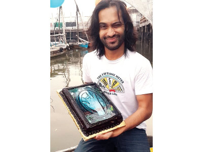 100happydays waqar zaka gets a living on the edge cake for his birthday 100happydays waqar zaka gets a living on the edge cake for his birthday