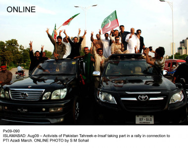 imran welcomes pat inquilab march on independence day