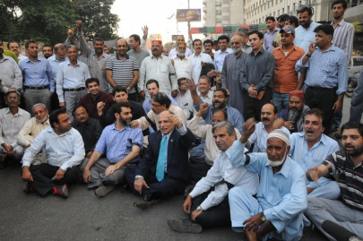 businessmen call for calm amid political strife