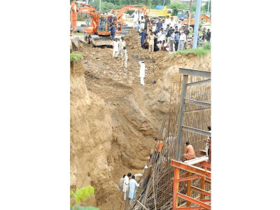 metro bus two labourers killed on duty metro bus two labourers killed on duty