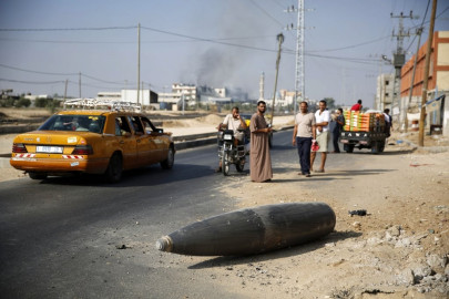 ordnance blast kills five in gaza as truce nears end ordnance blast kills five in gaza as truce nears end