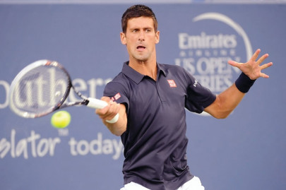 djokovic rallies to down simon in three sets