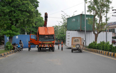 altaf appeals govt to remove hurdles from march routes altaf appeals govt to remove hurdles from march routes