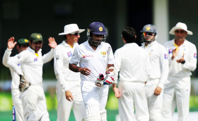 fired up pakistan rattle sri lanka in second test