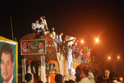 first arrivals marchers begin descending on capital