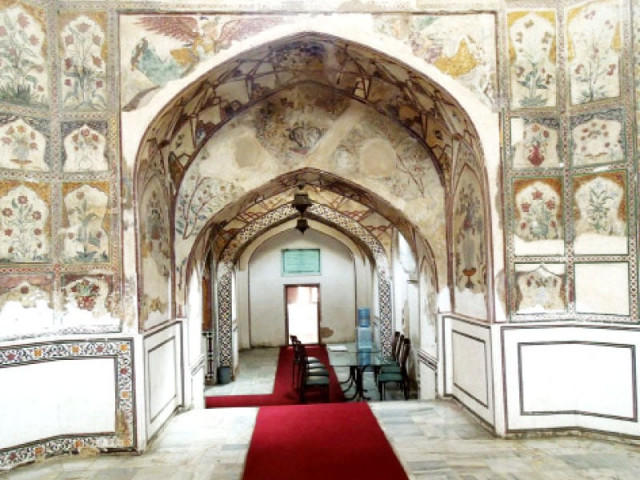 tribune