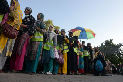 hospitality residents open hearts homes to marchers hospitality residents open hearts homes to marchers