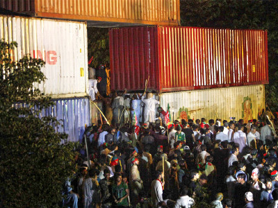 red zone breached dharna outside parliament house