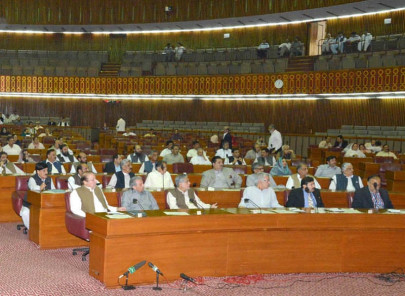 parliament reposes faith in nawaz sharif as imran qadri up the ante parliament reposes faith in nawaz sharif as imran qadri up the ante