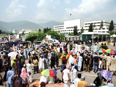protest woes pat workers block entry to parliament protest woes pat workers block entry to parliament