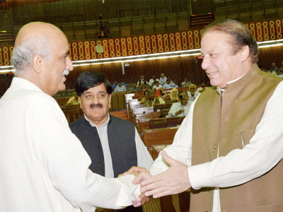 mnas give rousing welcome to nawaz mnas give rousing welcome to nawaz