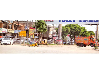 super saturday night music pleasant weather attracts large sit in crowds super saturday night music pleasant weather attracts large sit in crowds