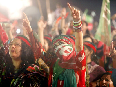 pti will not allow nawaz sharif to become a political martyr says imran khan pti will not allow nawaz sharif to become a political martyr says imran khan