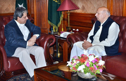 resolving political impasse mqm delegation set to meet with nawaz on wednesday