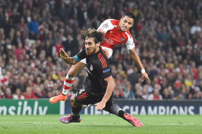 champions league wenger banks hopes on new signing sanchez