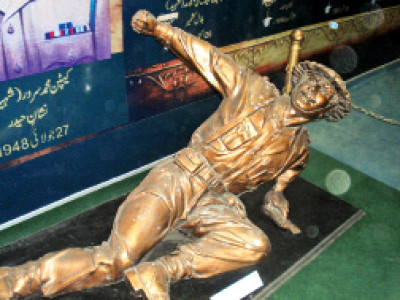 revisiting history azadi train takes crowds on a journey through time