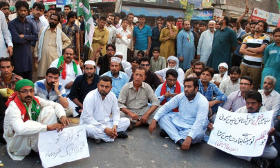 political agitation pti pat stage sit in demand pm s resignation