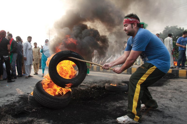 pti protests metro blocked model town sealed pti protests metro blocked model town sealed