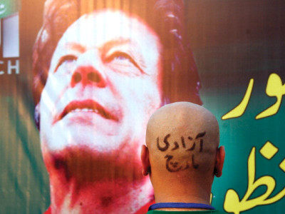 angry protestors mpa s office attacked