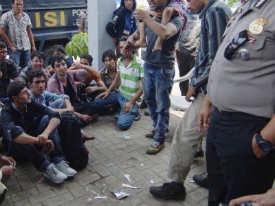 sri lanka court gives green light to deport pakistani asylum seekers