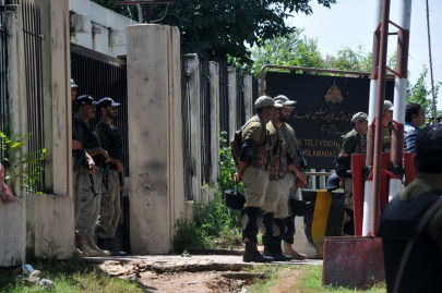 na proceedings mps flay protesters for barging into parliament