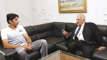 pcb chief backs struggling misbah pcb chief backs struggling misbah