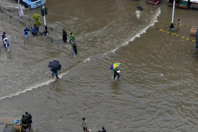 heavy monsoon rains kill over 40 in pakistan