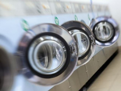texas girl trapped in spinning washing machine at laundromat