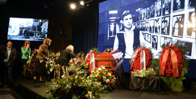thousands at memorial for russian photographer killed in ukraine