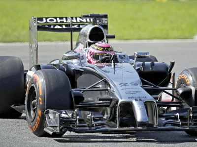 hamilton dents rosberg s pole domination