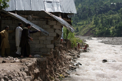 pakistan floods rescue operations continue death toll at 205 pakistan floods rescue operations continue death toll at 205