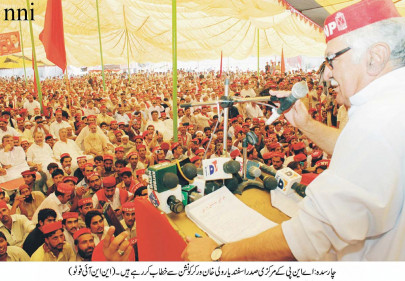 no one can force nawaz to resign asfandyar