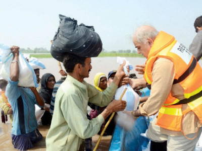 reaching out chief minister visits flood hit areas reaching out chief minister visits flood hit areas