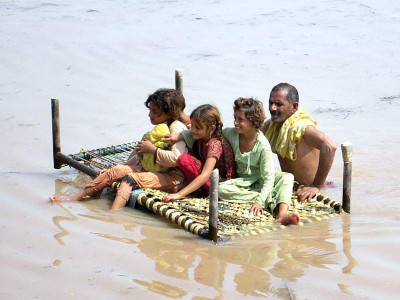 panicked residents flee jhang city panicked residents flee jhang city