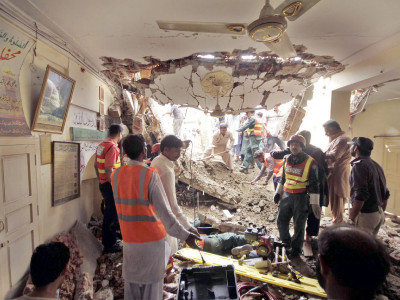 24 dead as roof of lahore mosque collapses