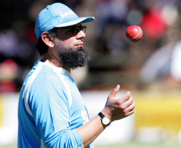 saqlain to help ajmal correct illegal action saqlain to help ajmal correct illegal action