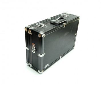 police leave explosives in suitcase at australia airport