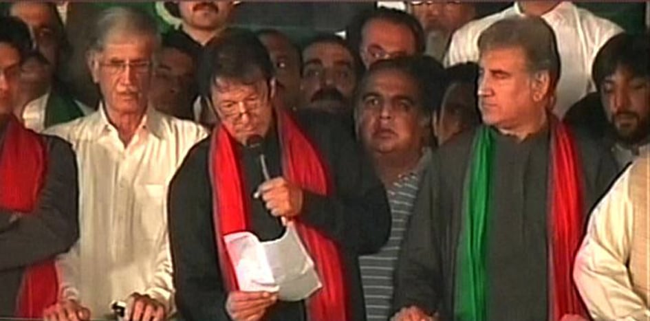 live islamabad protests tsunami to advance towards karachi after pm s resignation says imran