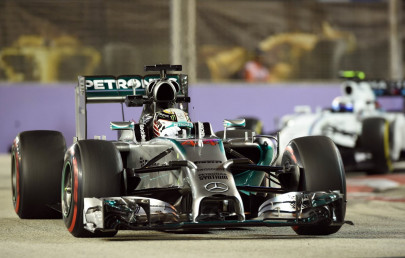 formula one hamilton outstrips alonso in singapore practice