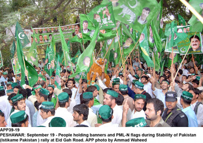 upping the ante pml n workers express solidarity with nawaz